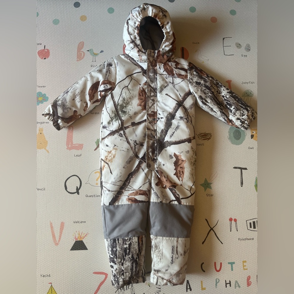 Cabelas Camo Snowsuit - Size 3T